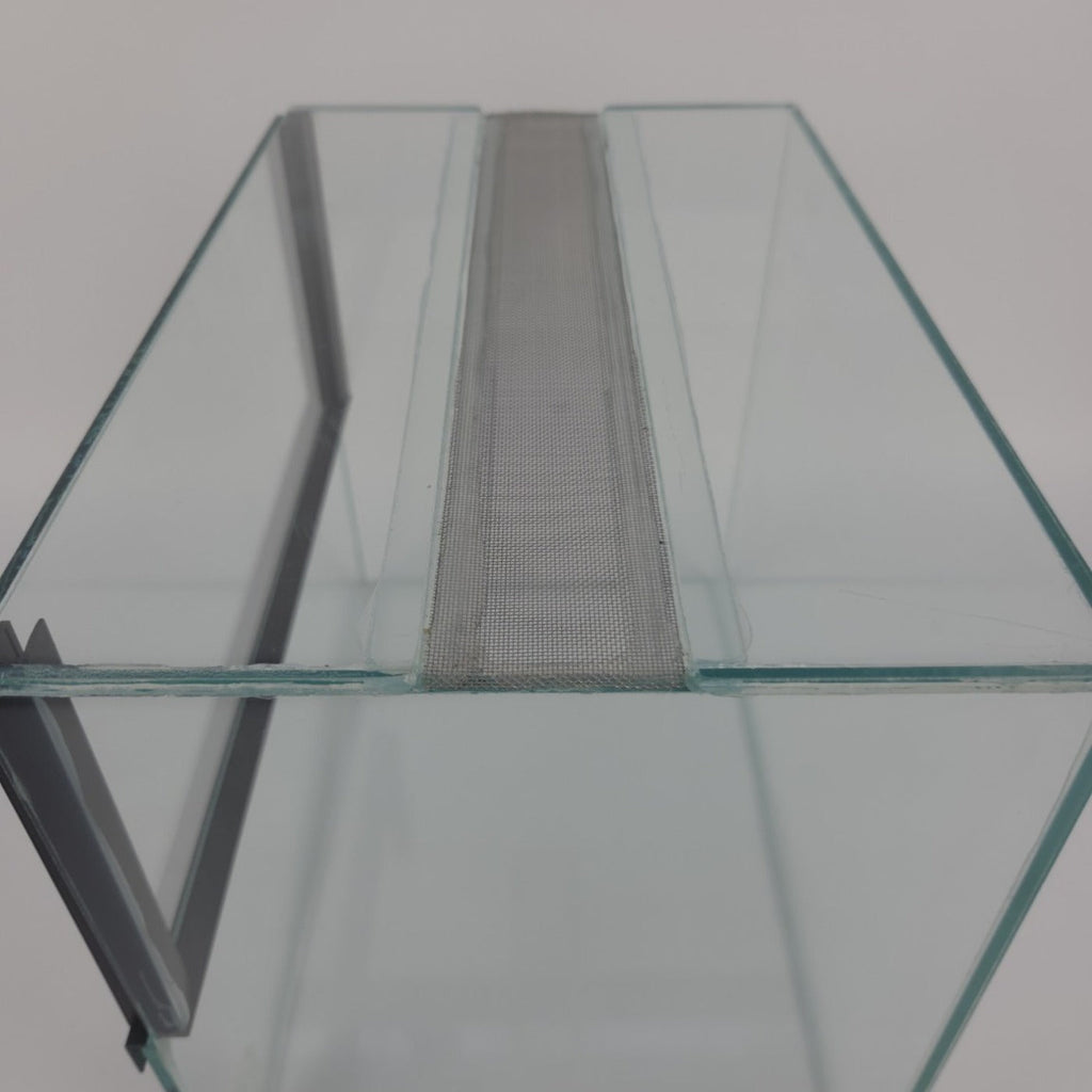 Detail van de 3 cm brede ventilatiestrook