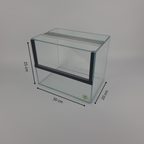 Afmetingen insectenterrarium: 30 cm breed, 20 cm diep en 25 cm hoog